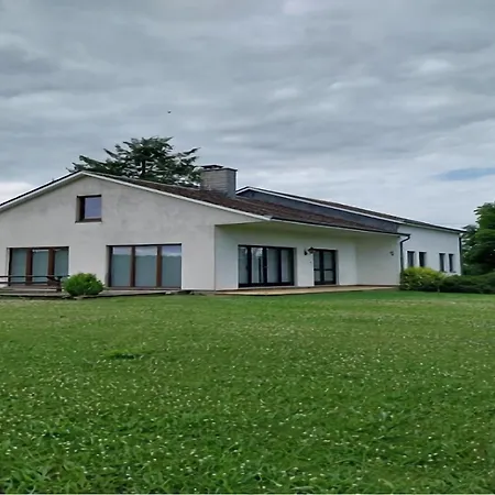 Welcoming With Large Garden, Cleaning Included Holiday home